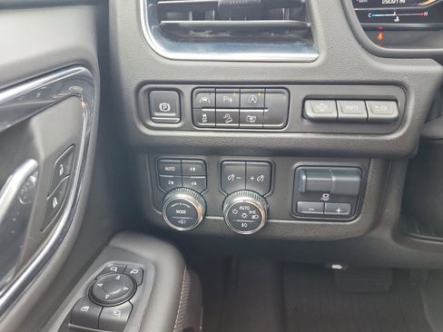 Used 2024 GMC Yukon XL AT4 w/ AT4 Premium Plus Package AWD/4WD image 24