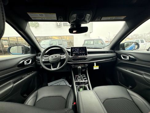New 2026 Jeep Compass Latitude image 12