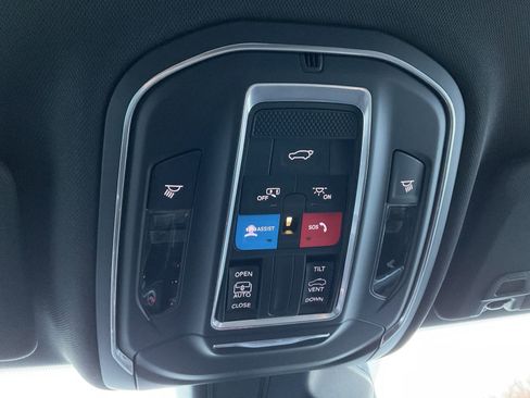 New 2025 Jeep Grand Cherokee Laredo X w/ Luxury Tech Group I image 27