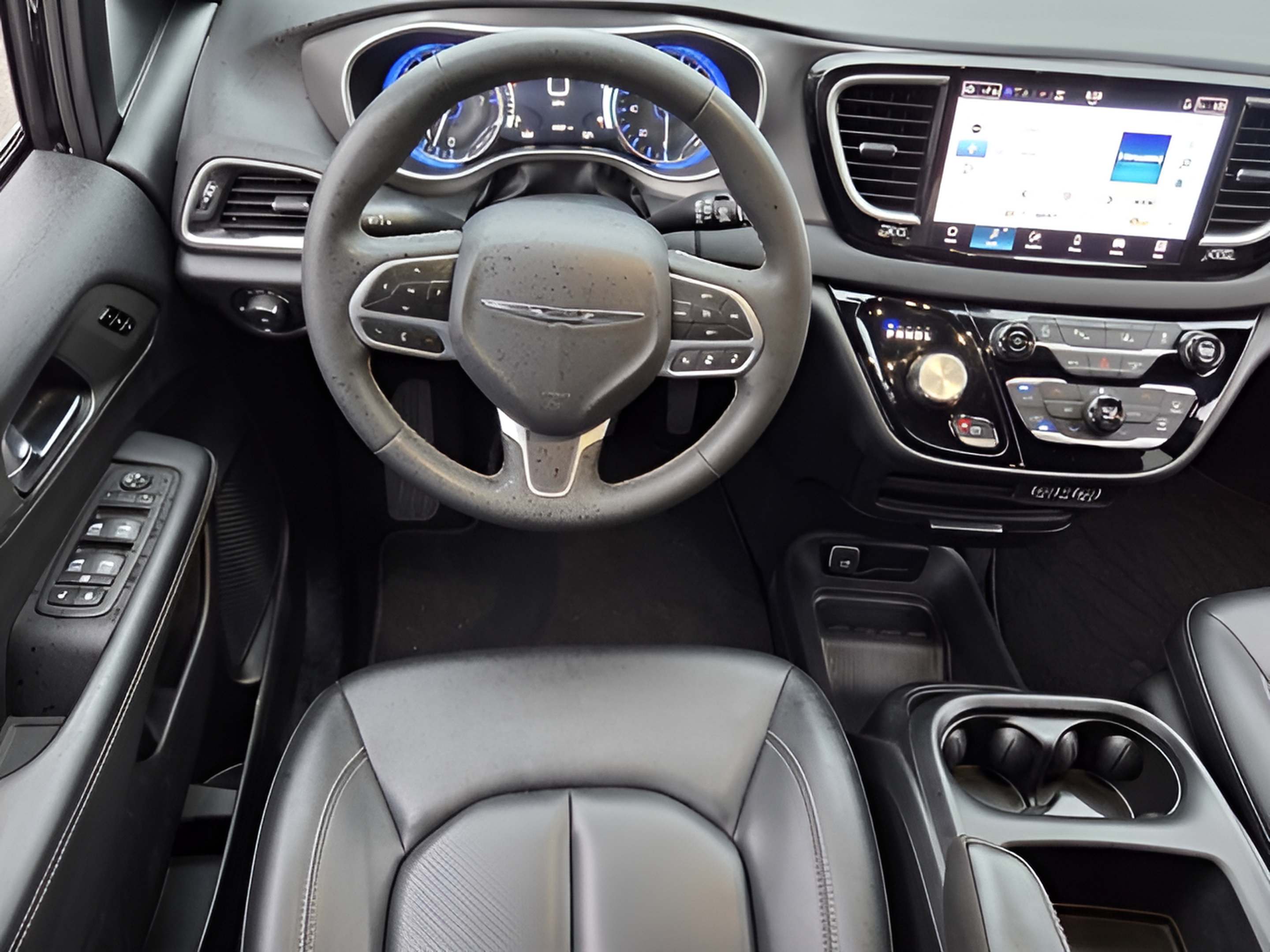 Used 2025 Chrysler Pacifica Select FWD image 12