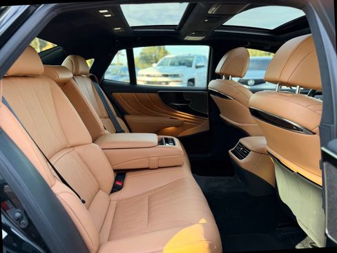 Used 2024 Lexus LS 500 w/ Interior Upgrade Package RWD image 31