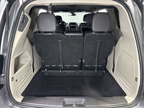 Used 2019 Dodge Grand Caravan SXT FWD image 25