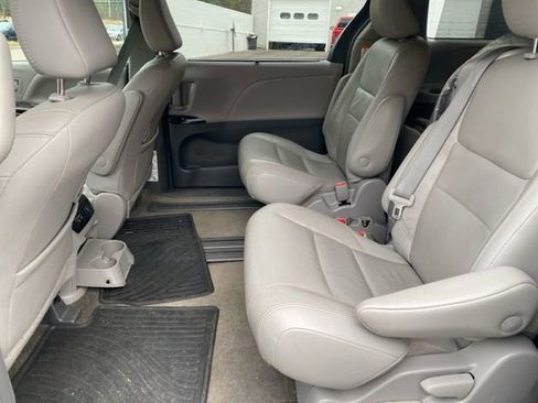 Used 2018 Toyota Sienna XLE Premium image 26