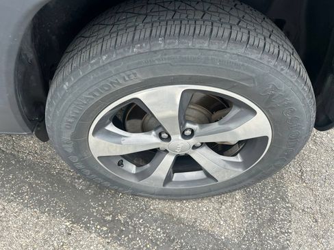 Used 2019 Jeep Cherokee Limited AWD/4WD image 10