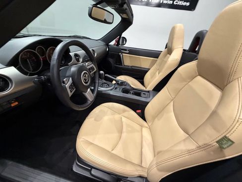 Used 2010 MAZDA MX-5 Miata Grand Touring w/ Premium Pkg RWD image 29
