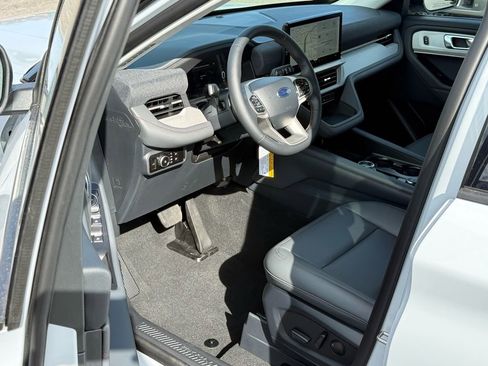 Used 2026 Ford Explorer Active w/ Active Comfort Package RWD image 10