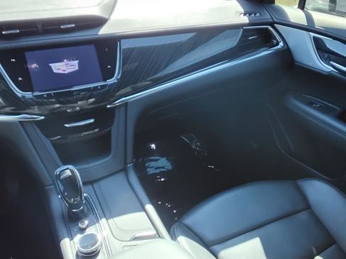 Used 2023 Cadillac XT6 Premium Luxury image 23