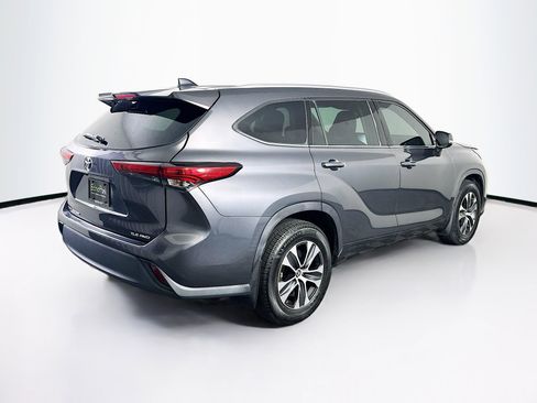 Used 2021 Toyota Highlander XLE image 9