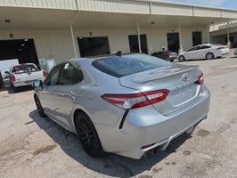 Used 2018 Toyota Camry XSE w/ Driver Assist Package FWD image 3