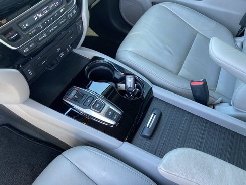 Used 2018 Honda Pilot Touring image 45