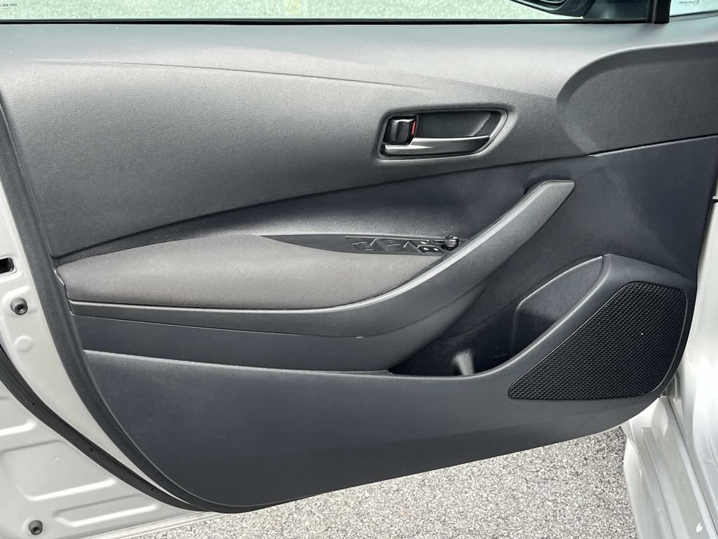 Used 2025 Toyota Corolla LE FWD image 24