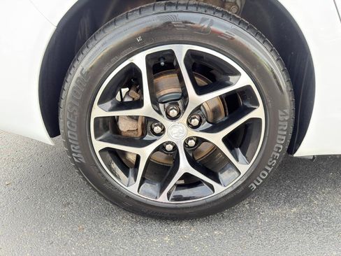 Used 2017 Buick Regal Sport Touring FWD image 11