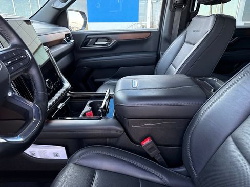 Used 2025 GMC Yukon Denali AWD/4WD image 19