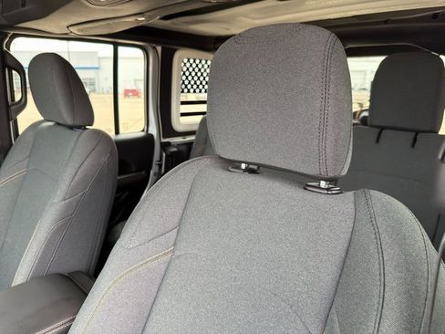 Used 2024 Jeep Wrangler Sahara image 25