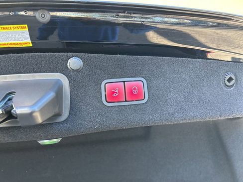 Used 2019 Mercedes-Benz S 560e image 40