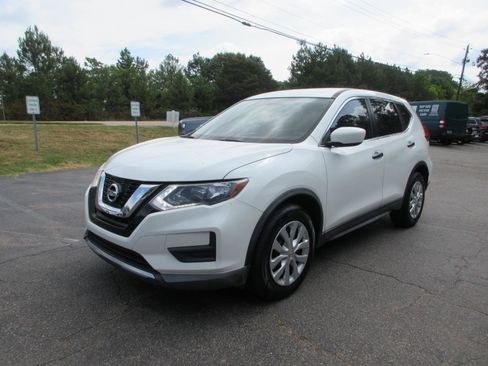 Used 2017 Nissan Rogue S FWD image 1