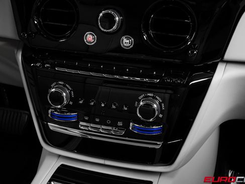 Used 2024 Rolls-Royce Phantom Sedan w/ The Phantom Package image 31