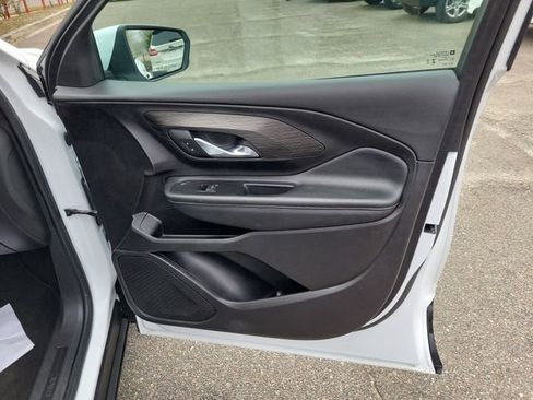 Used 2024 GMC Terrain SLE image 36