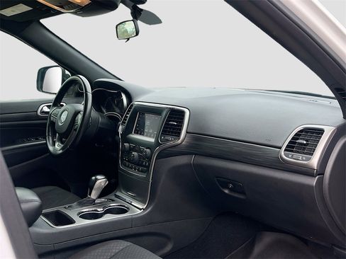 Used 2020 Jeep Grand Cherokee Laredo image 27