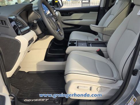 New 2026 Honda Odyssey Touring image 7