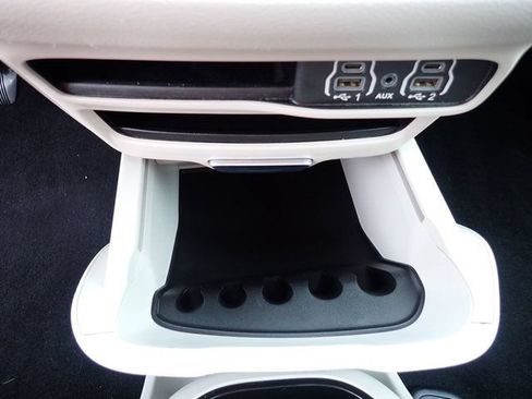 Used 2023 Chrysler Pacifica Touring-L FWD image 26