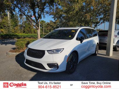 Used 2024 Chrysler Pacifica Limited w/ S Appearance Package