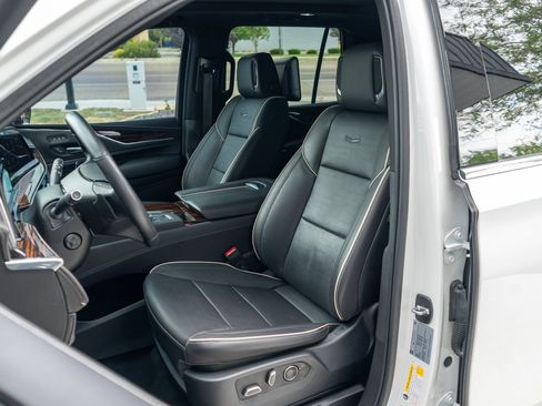 Used 2021 Cadillac Escalade Premium Luxury w/ LPO, Radiant Package AWD/4WD image 17