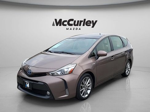 Used 2017 Toyota Prius V Five w/ Advanced Technology Package FWD image 3