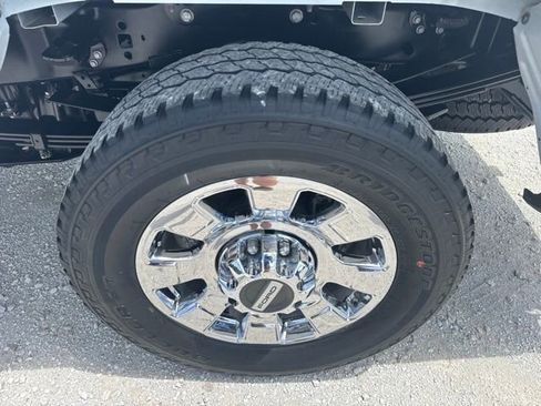 Used 2025 Ford F350 Lariat w/ Lariat Ultimate Package AWD/4WD image 16