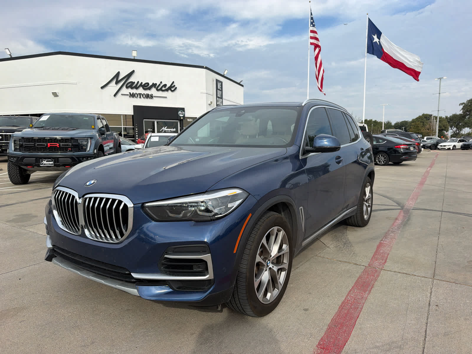 Used 2022 BMW X5 xDrive40i w/ Premium Package AWD/4WD image 1