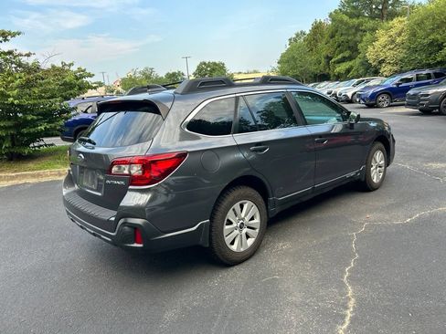 Used 2018 Subaru Outback 2.5i Premium AWD/4WD image 3