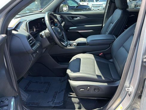 Used 2025 Chevrolet Traverse LT FWD image 10