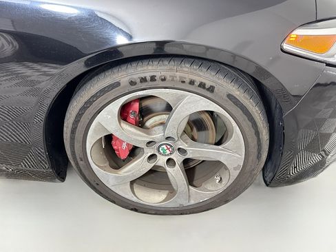 Used 2019 Alfa Romeo Giulia w/ Quick Order Package 22K Sport image 32