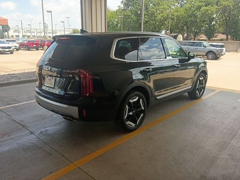 Used 2025 Kia Telluride S FWD image 7