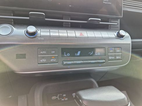 Used 2025 Hyundai Kona SEL FWD image 25