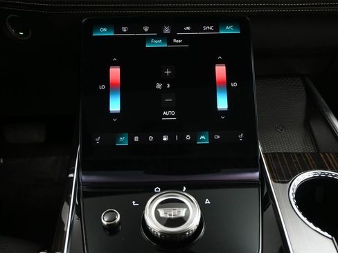 Used 2025 Cadillac Escalade ESV Premium Luxury image 26