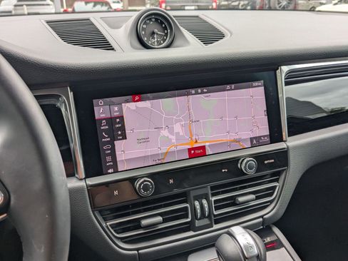 Certified 2026 Porsche Macan AWD/4WD image 17