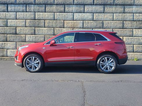 Used 2024 Cadillac XT5 Premium Luxury AWD/4WD image 2