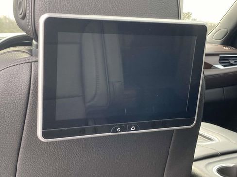 Used 2021 GMC Yukon XL Denali w/ Denali Premium Package image 12