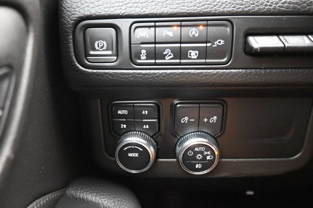 Used 2022 GMC Yukon Denali AWD/4WD image 13