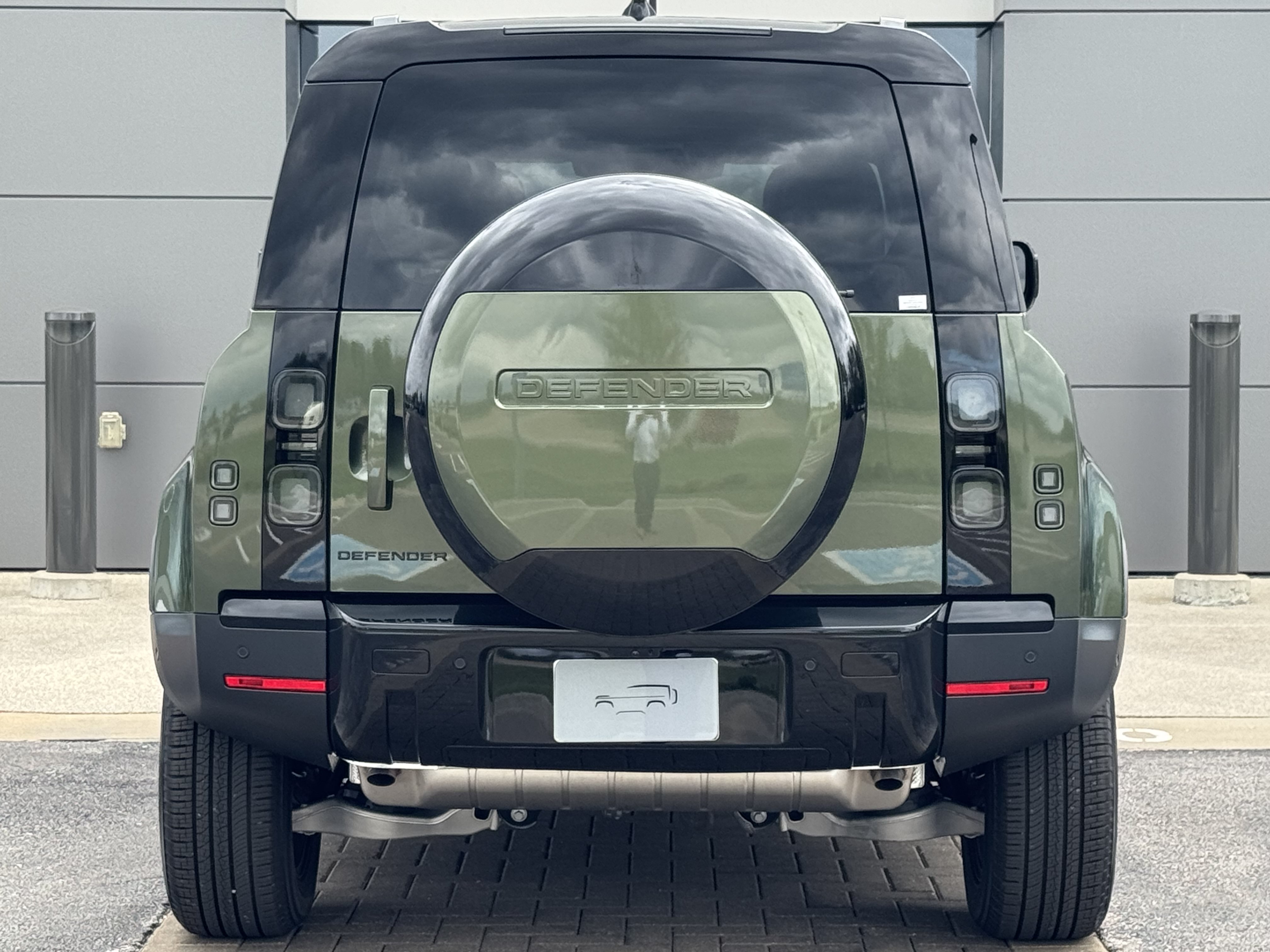 New 2026 Land Rover Defender 110 S AWD/4WD image 7