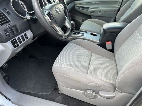 Used 2013 Toyota Tacoma 4x4 Double Cab w/ SR5 Pkg image 9