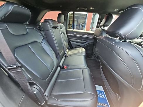 Used 2024 Jeep Grand Cherokee Limited AWD/4WD image 30