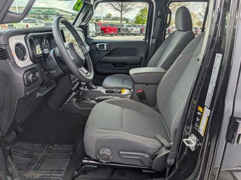 Used 2025 Jeep Wrangler Unlimited Sahara w/ Safety Group AWD/4WD image 2