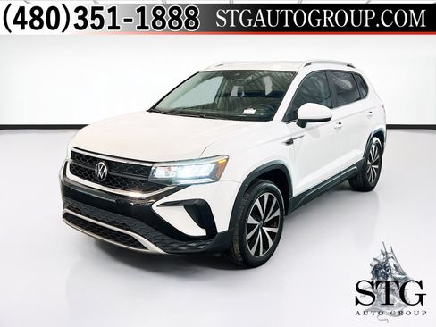 Used 2023 Volkswagen Taos SE FWD image 1