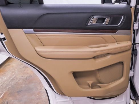 Used 2017 Ford Explorer Limited image 32