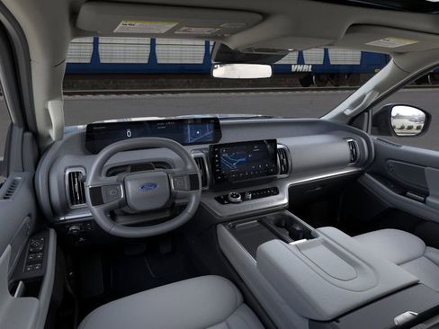 New 2025 Ford Expedition Active image 11