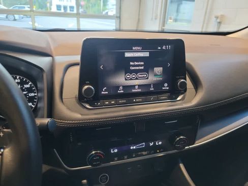 Used 2022 Nissan Rogue SV image 13