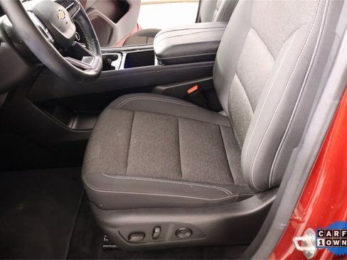 Used 2025 Chevrolet Traverse LT w/ Driver Confidence Package image 12