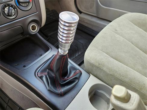 Used 2003 Hyundai Elantra GLS image 18